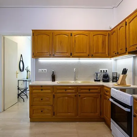 Anna's Kalamata